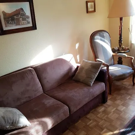 Maison Accueillante Dans Avec Terrasse. בית נופש