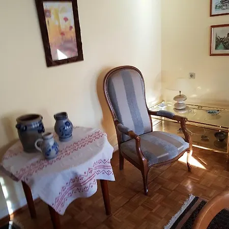 Maison Accueillante Dans Avec Terrasse.