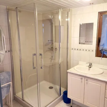 Maison Accueillante Dans Avec Terrasse.