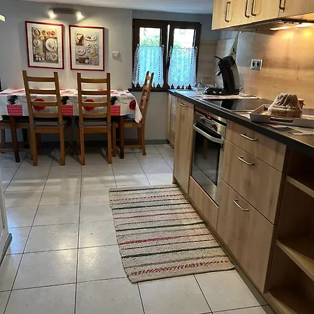 Maison Accueillante Dans Avec Terrasse.