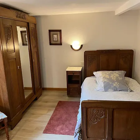 Maison Accueillante Dans Avec Terrasse. בית נופש