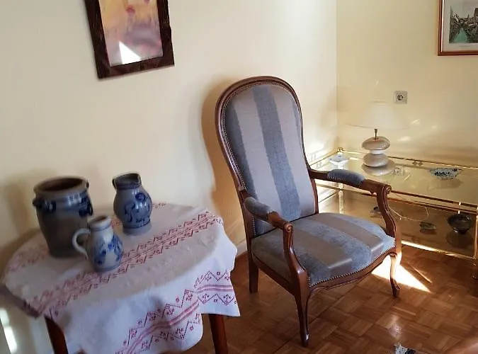 Maison Accueillante Dans Avec Terrasse.